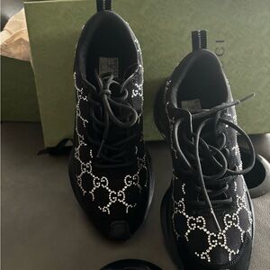 Authentic / practically brand new size 7 Gucci sneaker/ (final price)